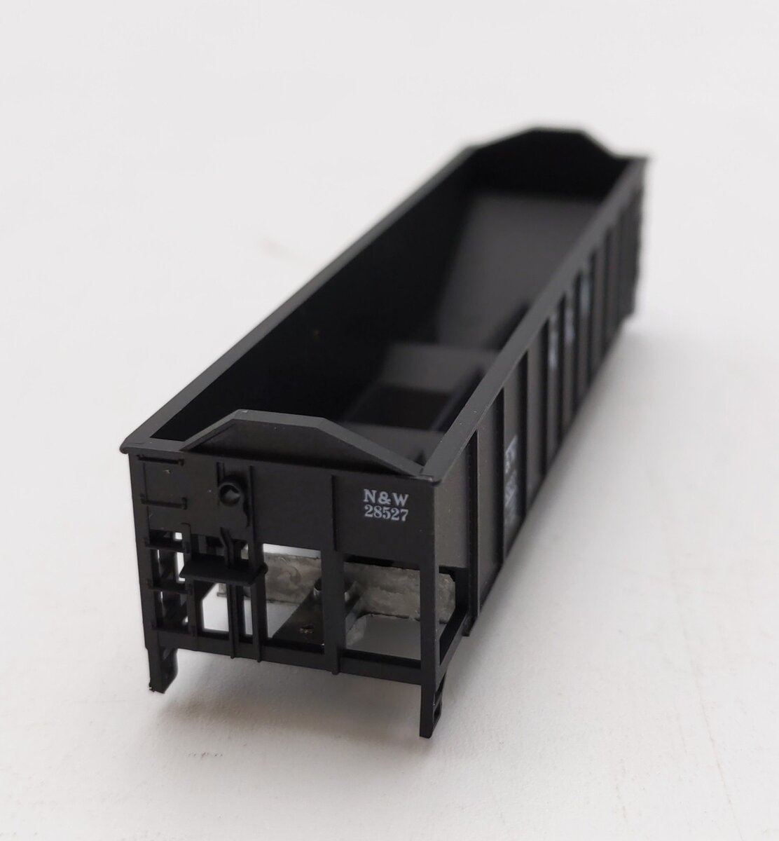 Roundhouse 8642  N Scale Peak End Ribbed Side Hopper Norfolk & Western #28527 NIB