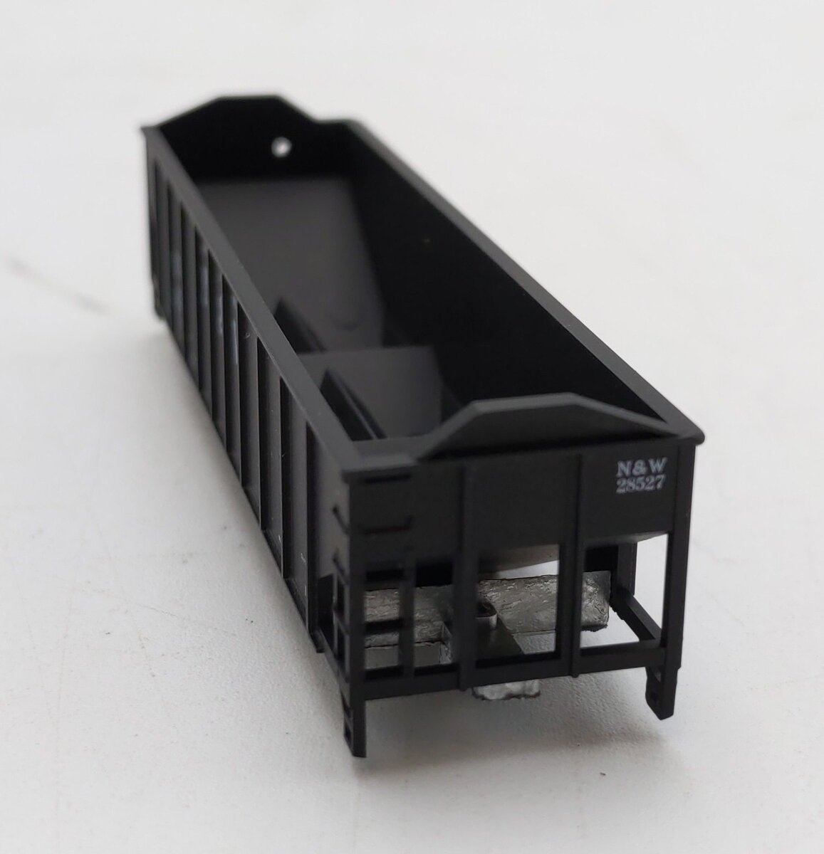 Roundhouse 8642  N Scale Peak End Ribbed Side Hopper Norfolk & Western #28527 NIB