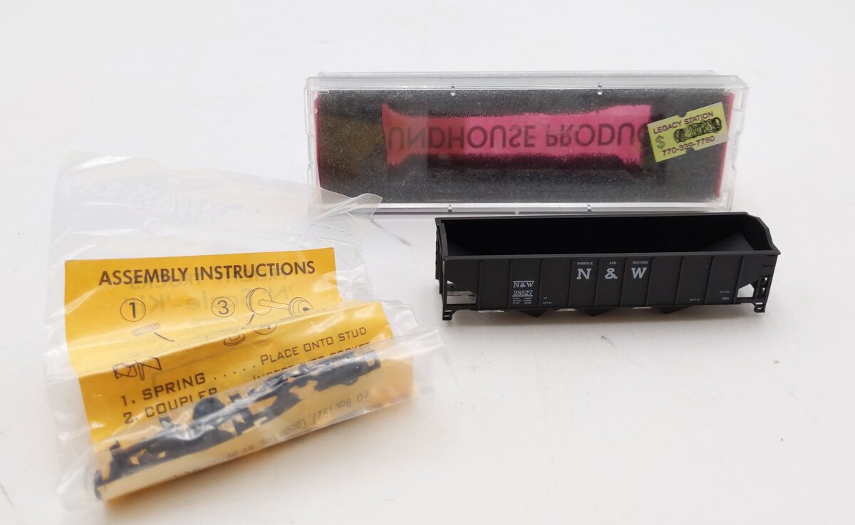 Roundhouse 8642  N Scale Peak End Ribbed Side Hopper Norfolk & Western #28527 NIB