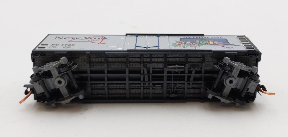 Micro-Trains 02100370 N Massachusetts State 40' Plug Door Boxcar #1788 NIB