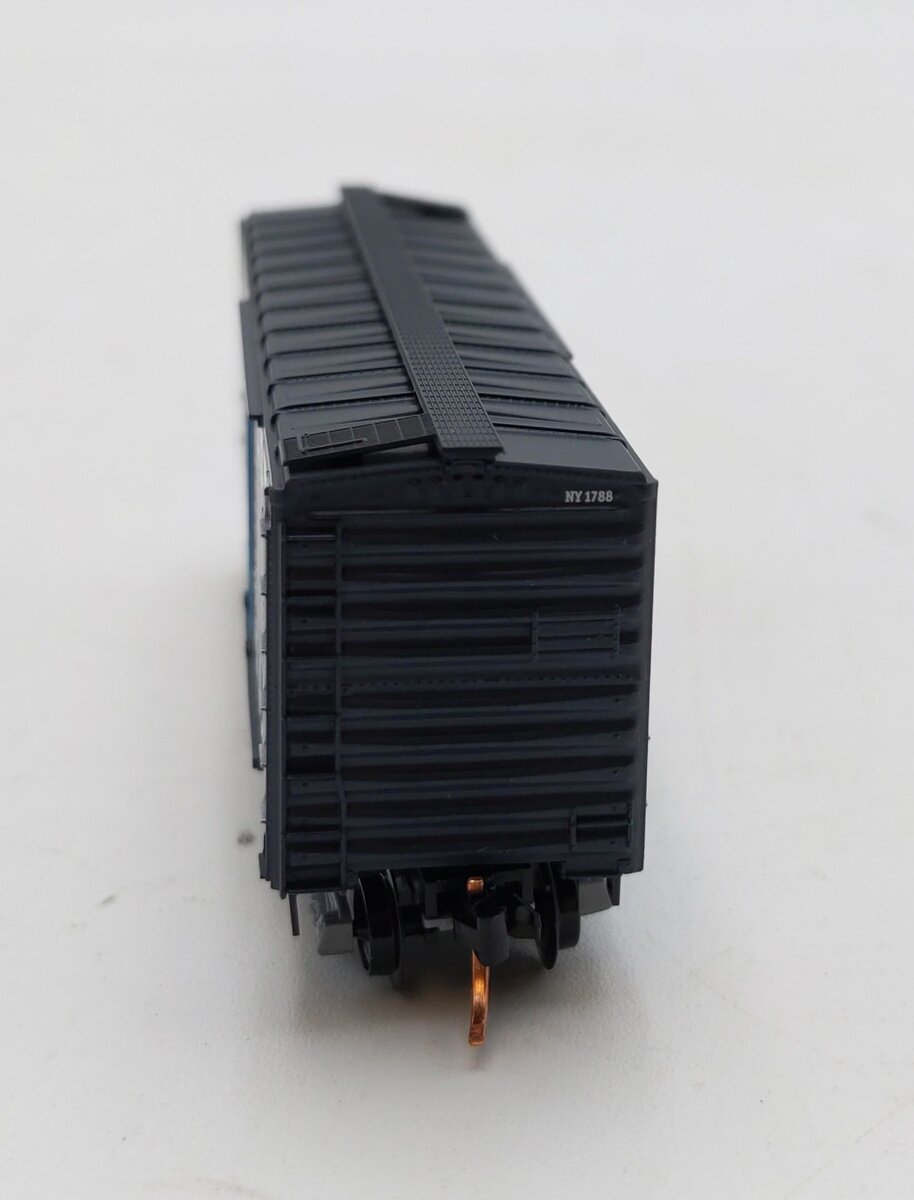 Micro-Trains 02100370 N Massachusetts State 40' Plug Door Boxcar #1788 NIB