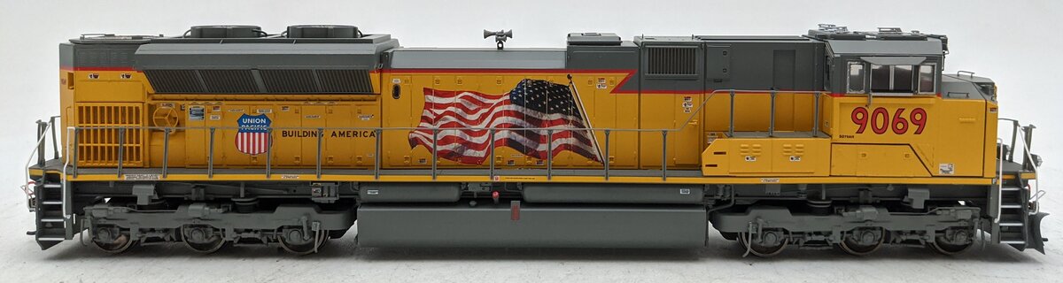 Athearn G89844 HO Union Pacific SD70ACe Diesel Locomotive #9069 with DCC & Sound