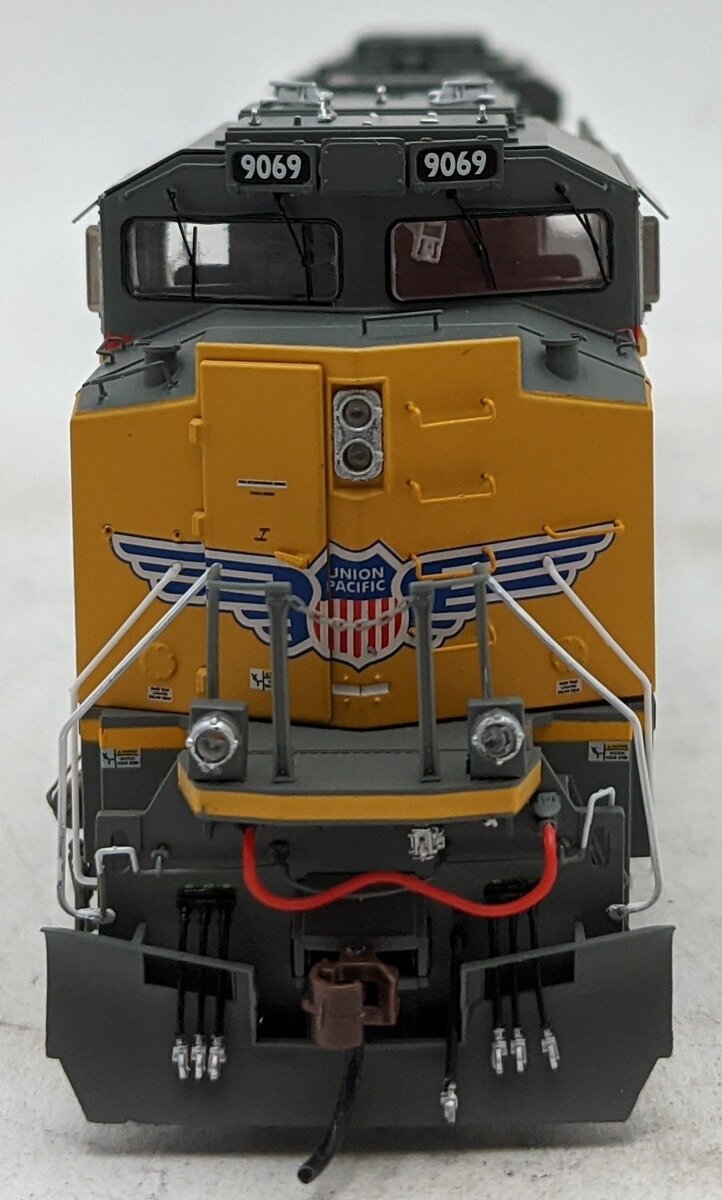Athearn G89844 HO Union Pacific SD70ACe Diesel Locomotive #9069 with DCC & Sound