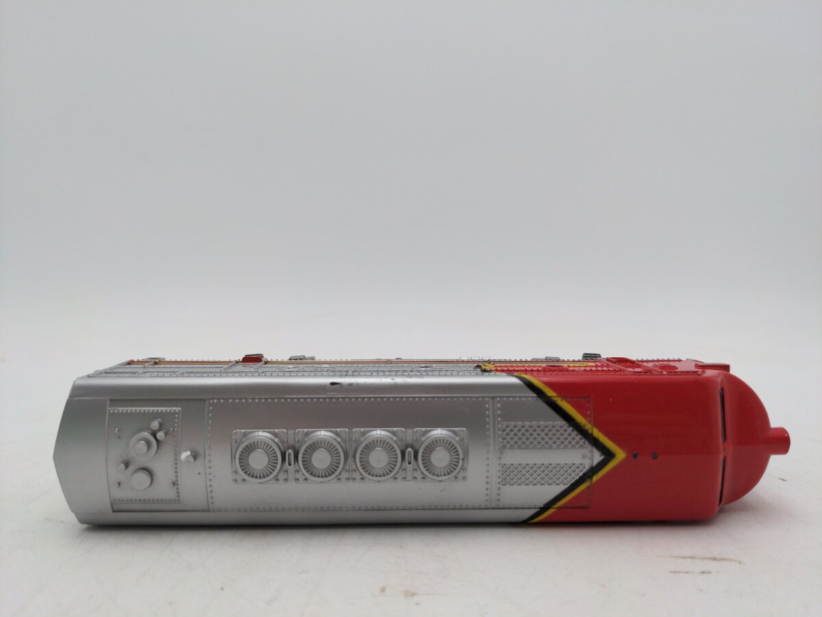 Model Power HO Scale Santa Fe Diesel Locomotive (Unpowered) VG