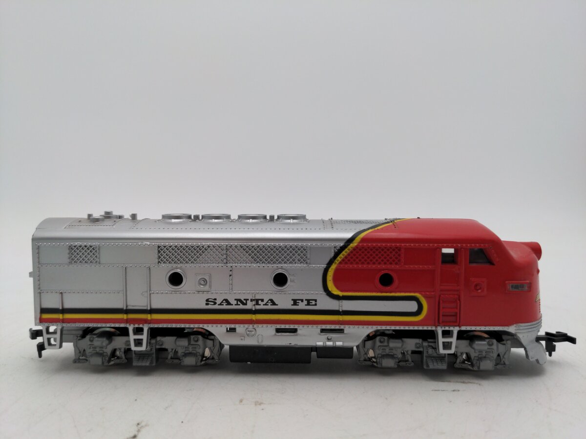 Model Power HO Scale Santa Fe Diesel Locomotive (Unpowered) VG