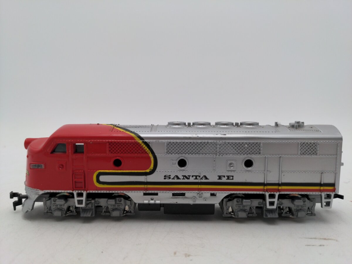 Model Power HO Scale Santa Fe Diesel Locomotive (Unpowered) VG