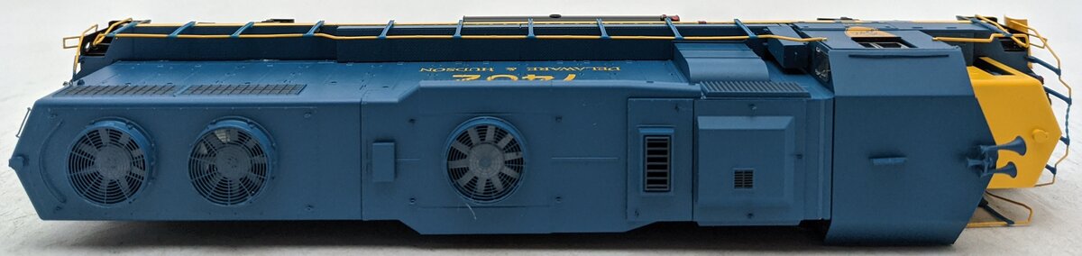 Athearn G64615 HO Delaware & Hudson GP39-2 Diesel Locomotive DCC/Sound #7402