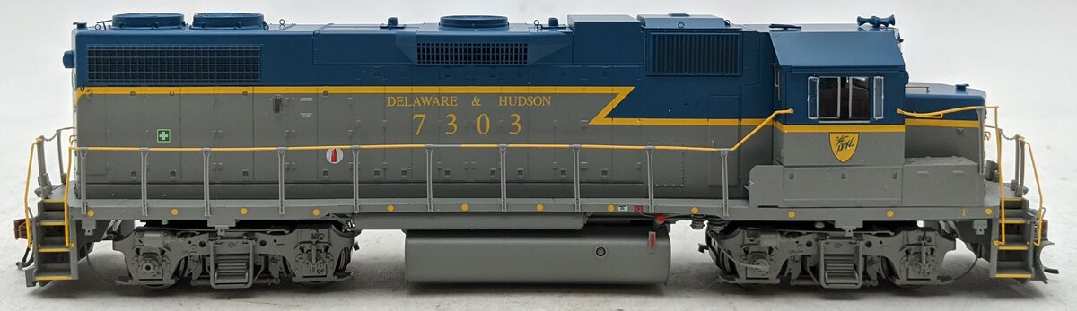 Athearn G65409 HO Delaware & Hudson GP38-2 Ph 1a Diesel Loco #7303 w/DCC & Sound