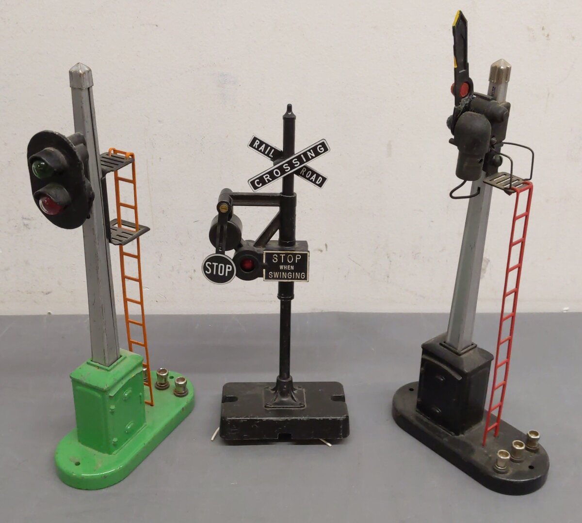 Lionel Vintage O Postwar Accessories # 151, 140, 156, 456, 260, 362 & 153 [8]