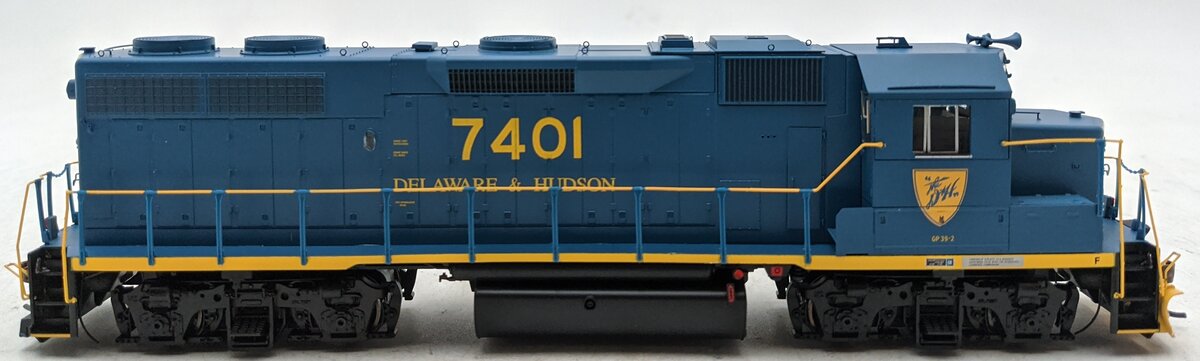 Athearn G64613 HO Delaware & Hudson GP39-2 Diesel Locomotive DCC/Sound #7401
