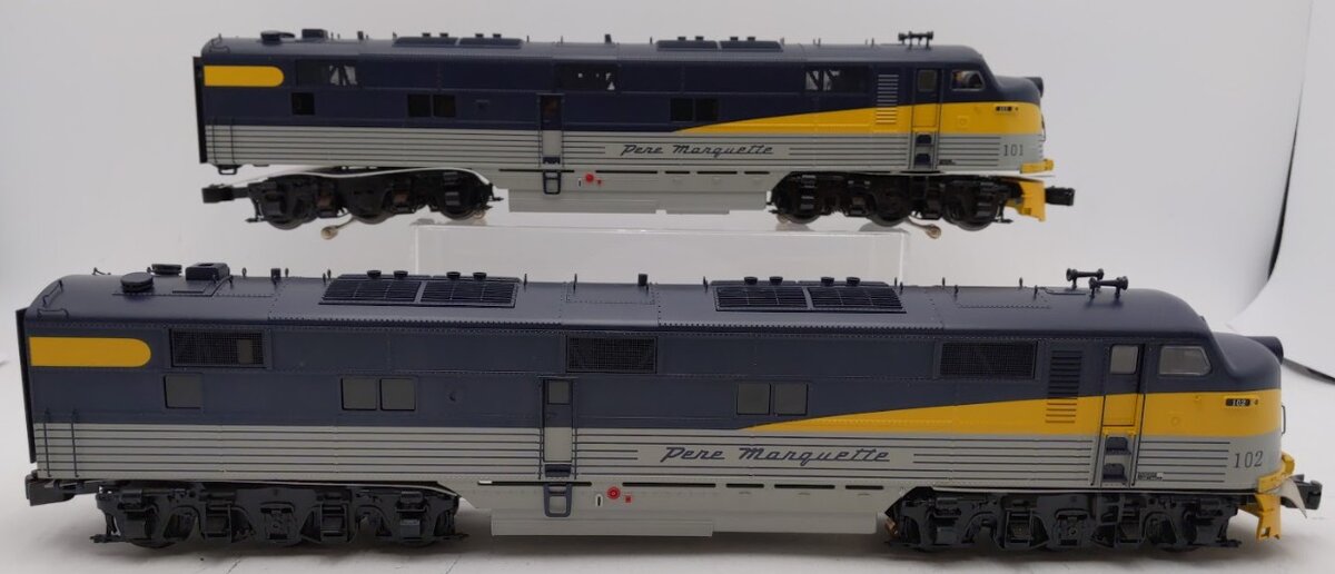 Lionel 6-82833 O Gauge Pere Marquette AA E7 Diesel Locomotive Set #101 & 102 EX/Box
