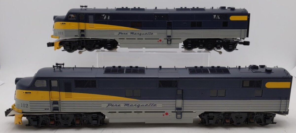 Lionel 6-82833 O Gauge Pere Marquette AA E7 Diesel Locomotive Set #101 & 102 EX/Box