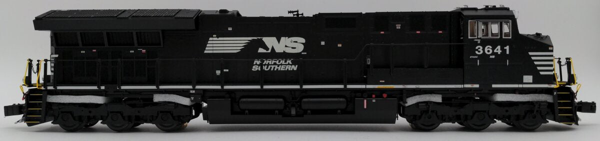 Lionel 2533492 O Norfolk Southern BTO ET44AC Diesel Locomotive #3641 LN/Box