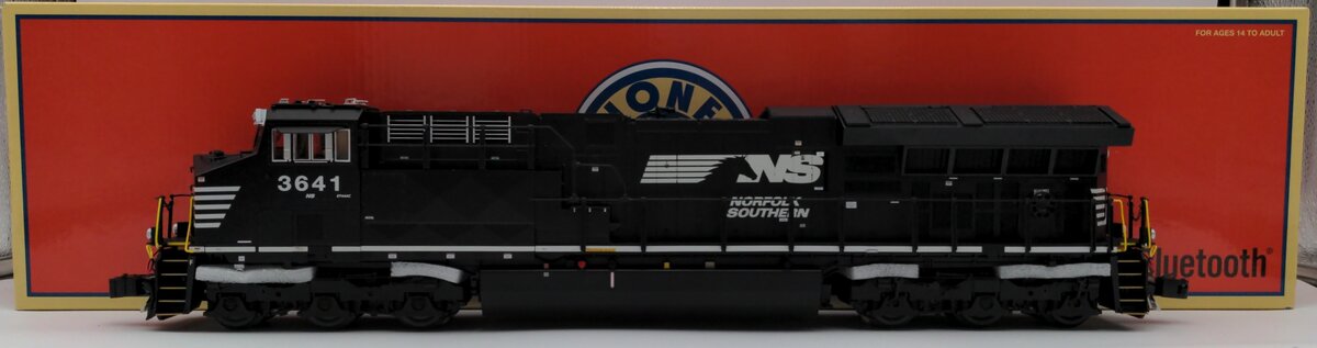 Lionel 2533492 O Norfolk Southern BTO ET44AC Diesel Locomotive #3641 LN/Box