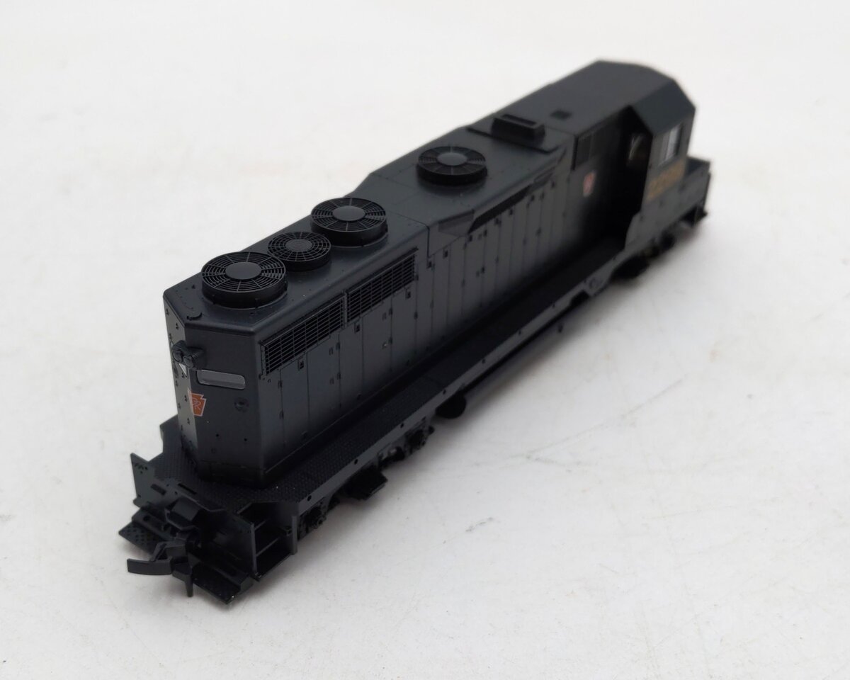Kato 37-029 HO Scale Pennsylvania GP35 Powered Diesel Locomotive #2299 LN/Box