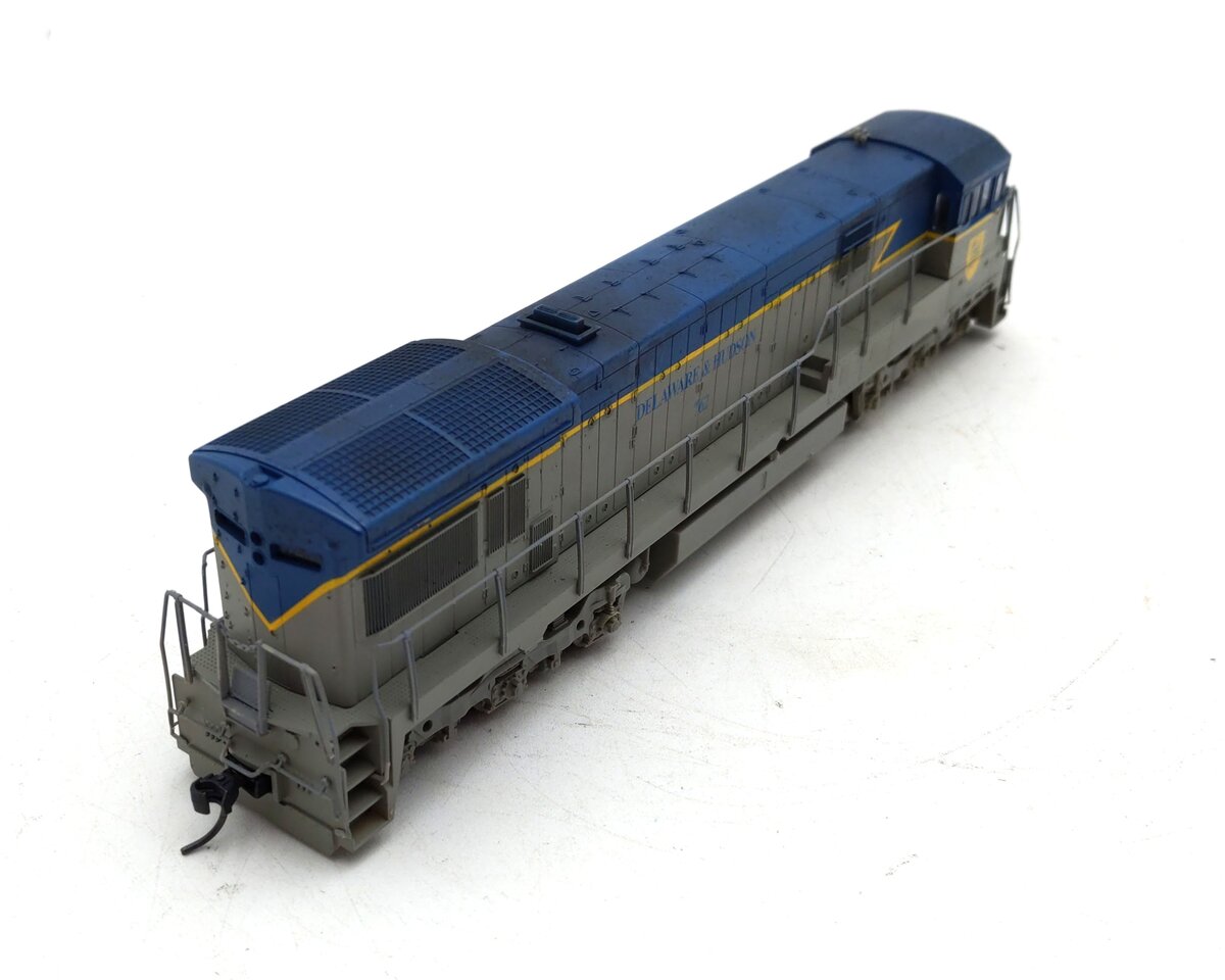 Atlas 8515 HO Scale Delaware & Hudson Weathered U33C Diesel #762 w/DCC/Box
