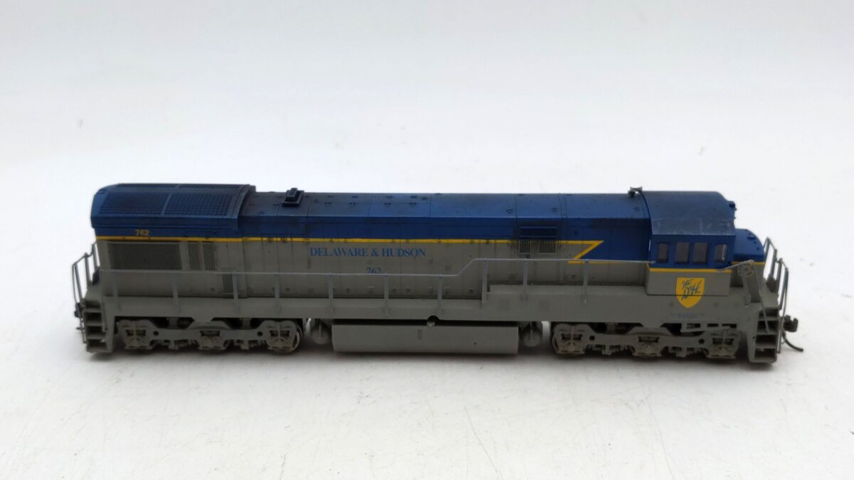 Atlas 8515 HO Scale Delaware & Hudson Weathered U33C Diesel #762 w/DCC/Box