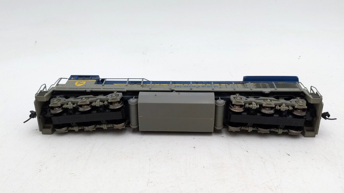Atlas 8515 HO Scale Delaware & Hudson Weathered U33C Diesel #762 w/DCC/Box