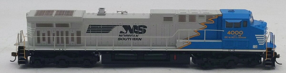 Roundhouse 97254 HO Norfolk Southern ACC44C6M Diesel Locomotive #4000