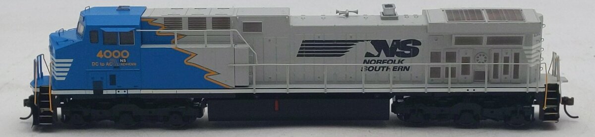 Roundhouse 97254 HO Norfolk Southern ACC44C6M Diesel Locomotive #4000