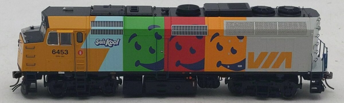 Rapido Trains 80557 HO VIA Kool-Aid EMD F40PH-2D Diesel Loco Sound/DC/DCC #6453