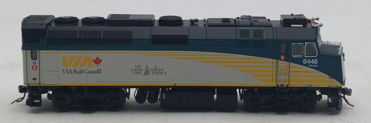 Rapido Trains 82518 HO VIA Rail Canada EMD Rebuilt F40PH-2D Diesel Loco #6446