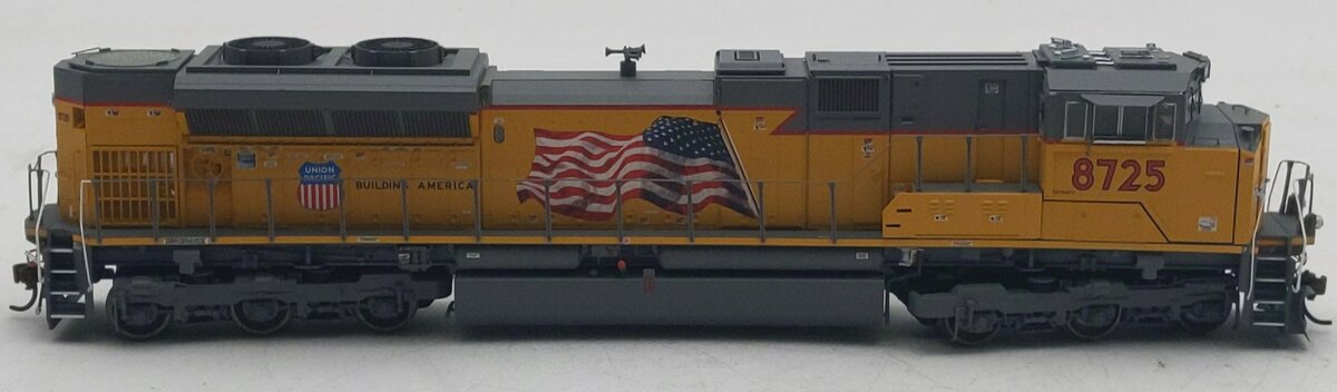 Athearn G68895 HO Union Pacific SD70ACe Diesel Locomotive #8725 w/ DCC & Sound
