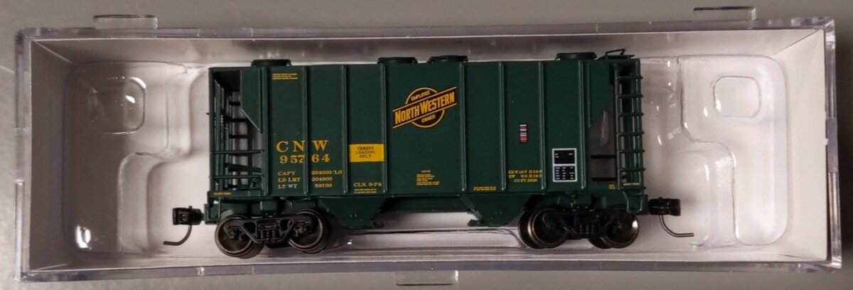 Athearn 16323 N Chicago & North Western PS-2 2600 Covered Hopper #95764