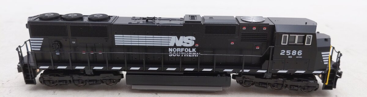 Kato 176-7614S N NS SD70M Flat Radiator Diesel Locomotive with DCC & Sound #2586 LN/Box