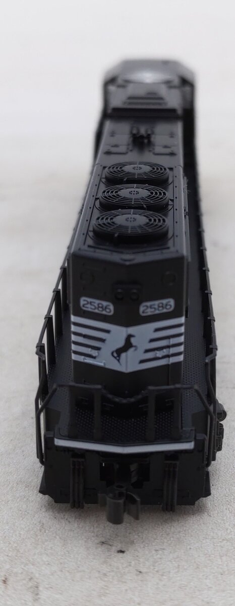Kato 176-7614S N NS SD70M Flat Radiator Diesel Locomotive with DCC & Sound #2586 LN/Box