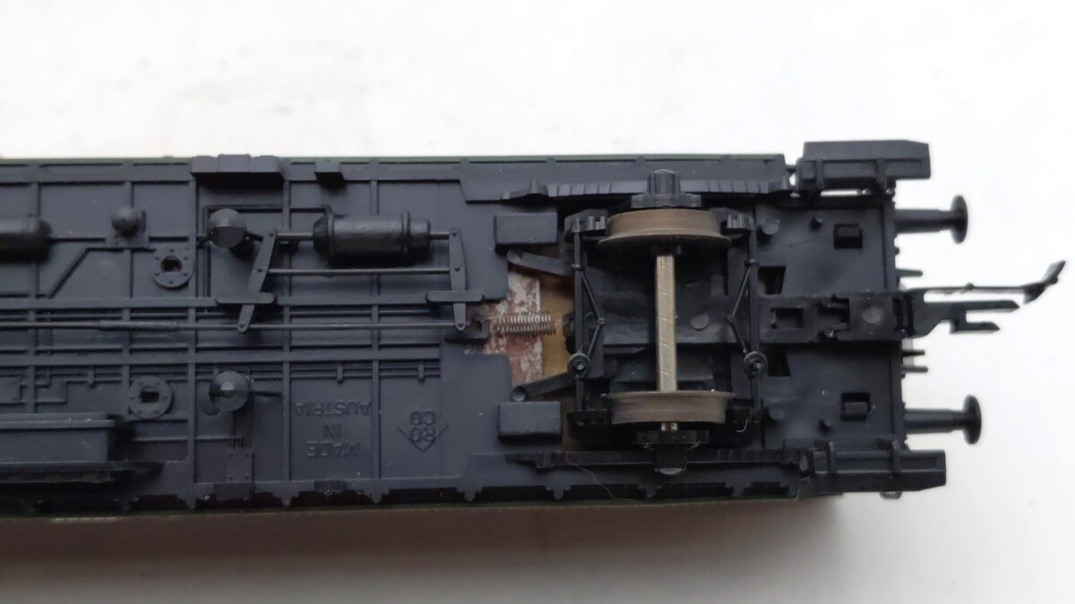 Roco HO Scale German State Railways (DR) Two-Axle Standard Corridor Coaches [2] EX