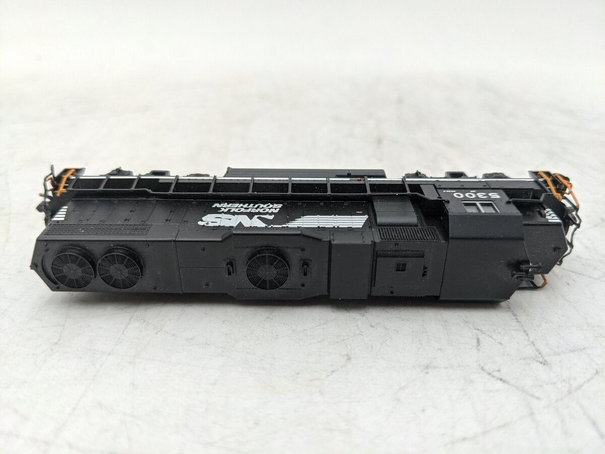 Atlas 40003626 N Scale Norfolk SouthernGP38-2 Locomotive #5300 EX/Box