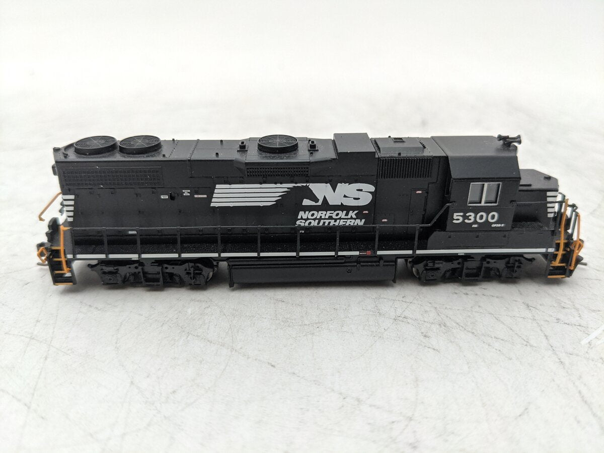 Atlas 40003626 N Scale Norfolk SouthernGP38-2 Locomotive #5300 EX/Box