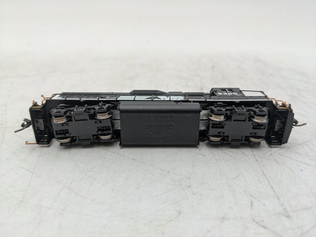 Atlas 40003626 N Scale Norfolk SouthernGP38-2 Locomotive #5300 EX/Box