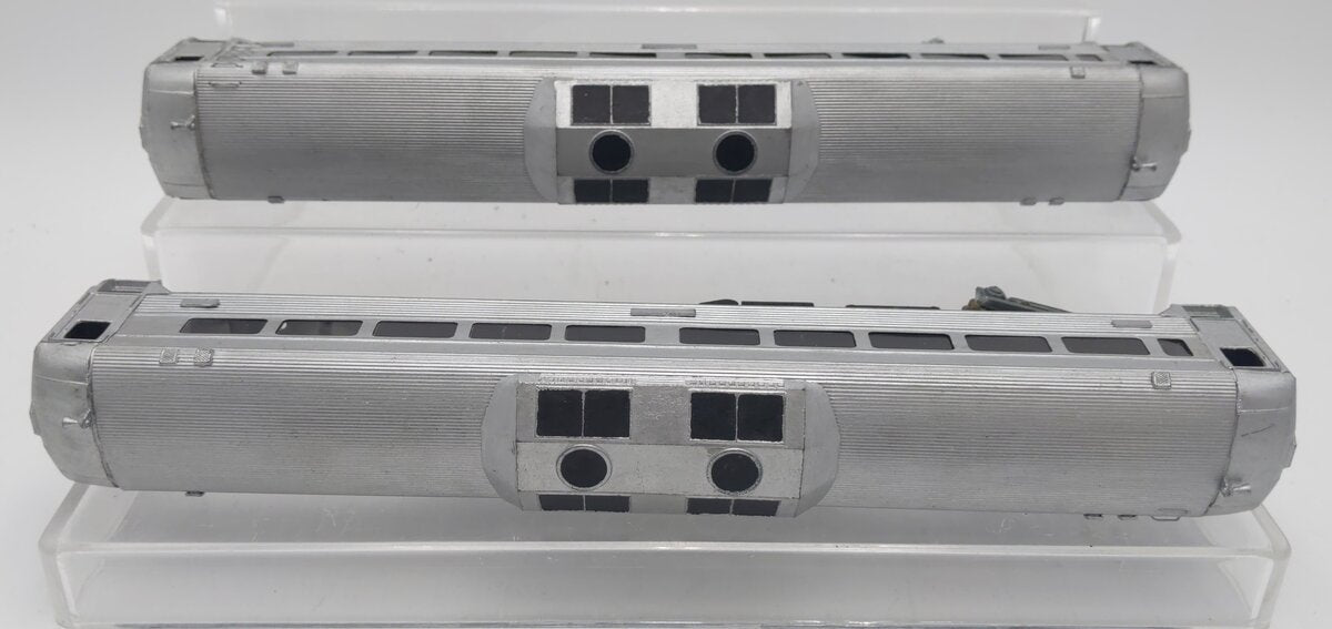 HO Scale Sante Fe Silver Ribbed Passenger Budd Cars [2] VG