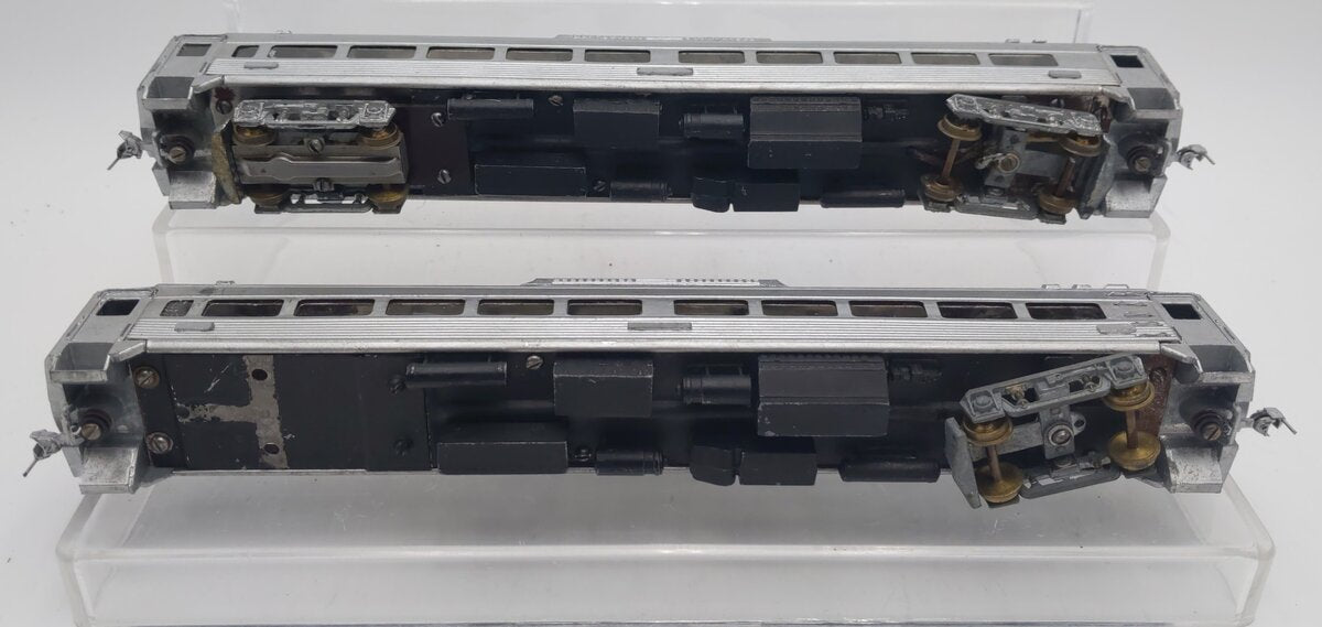 HO Scale Sante Fe Silver Ribbed Passenger Budd Cars [2] VG