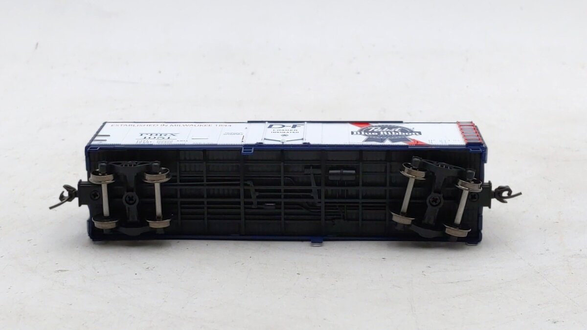 Atlas 20006332 HO Scale Pabst Blue Ribbon 40' Plug Door Boxcar #1051