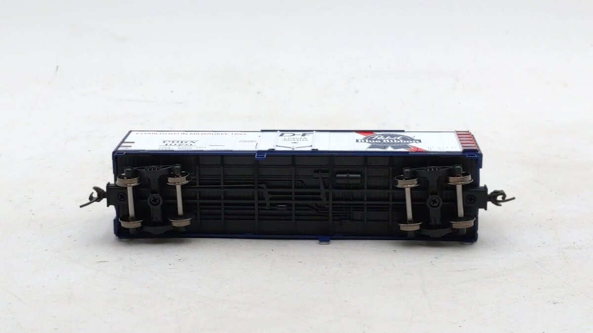 Atlas 20006333 HO Scale Pabst Blue Ribbon 40' Plug-Door Boxcar #1079