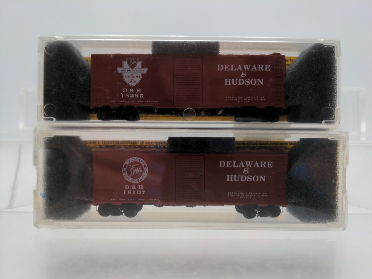 Deluxe Innovations 141002 N Scale D&H Box Cars #18285, #18107 (Pack of 2) MT/Box