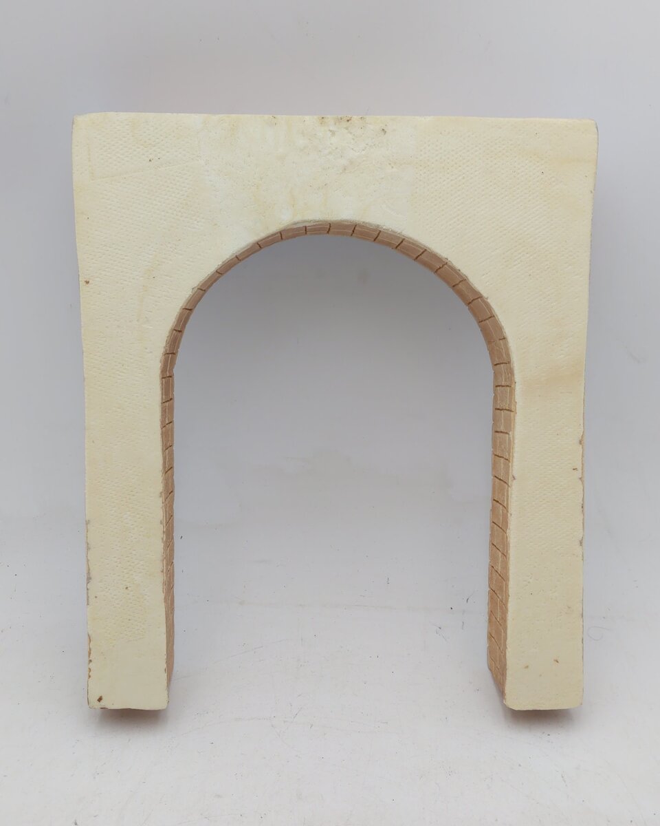 Isle Laboratories 160 G Scale Brick Foam Tunnel Portal EX
