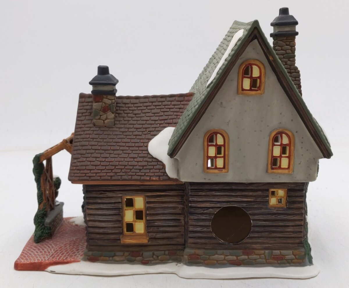Heartland Valley Village "Cassidy Sport Shop" Deluxe Porcelain Lighted House EX/Box