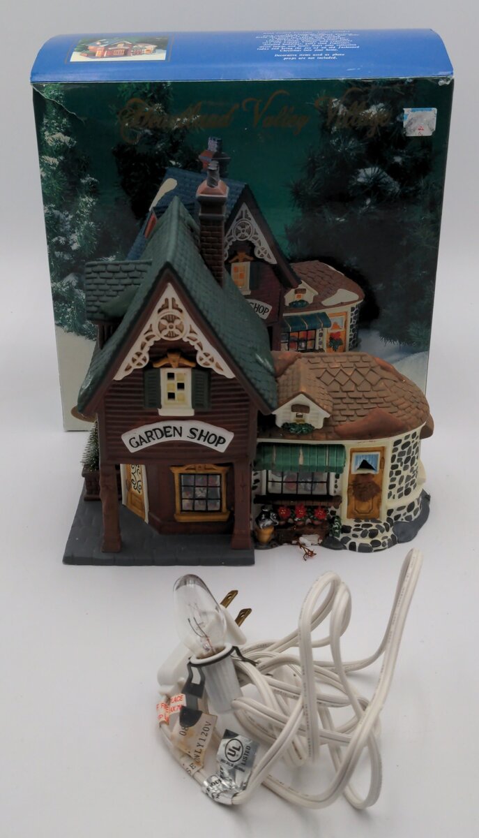 Heartland Valley Village Porcelain Garden House EX/Box