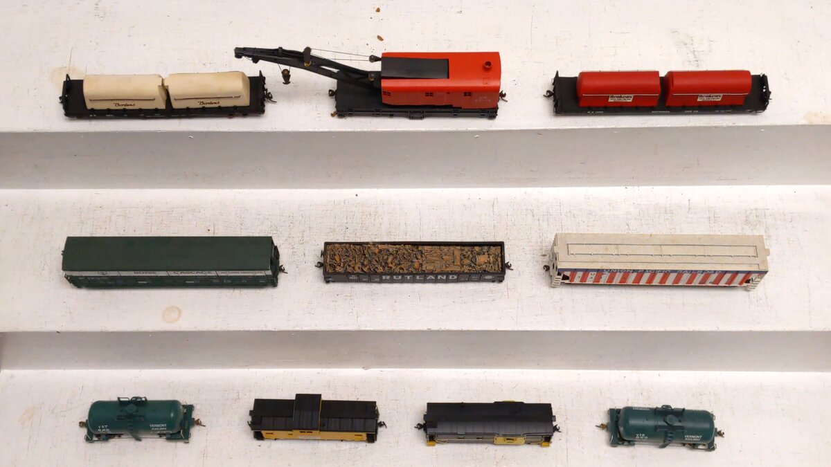 Custom HO Scale Assorted Freight Cars [10]