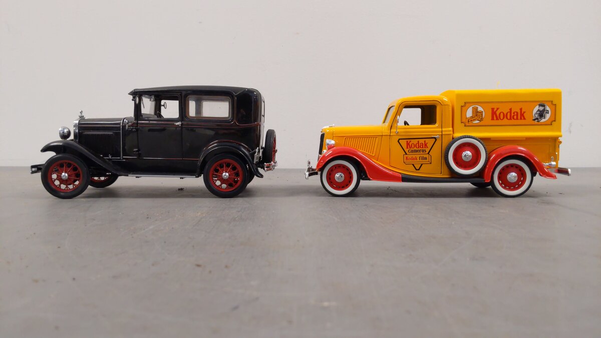 Motor City And Solido 1:18 Scale Assorted Diecast Cars [2] EX