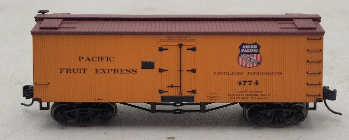 Athearn 06578 N Pacific Fruit Express 36' Old Time Wood Reefer #4774