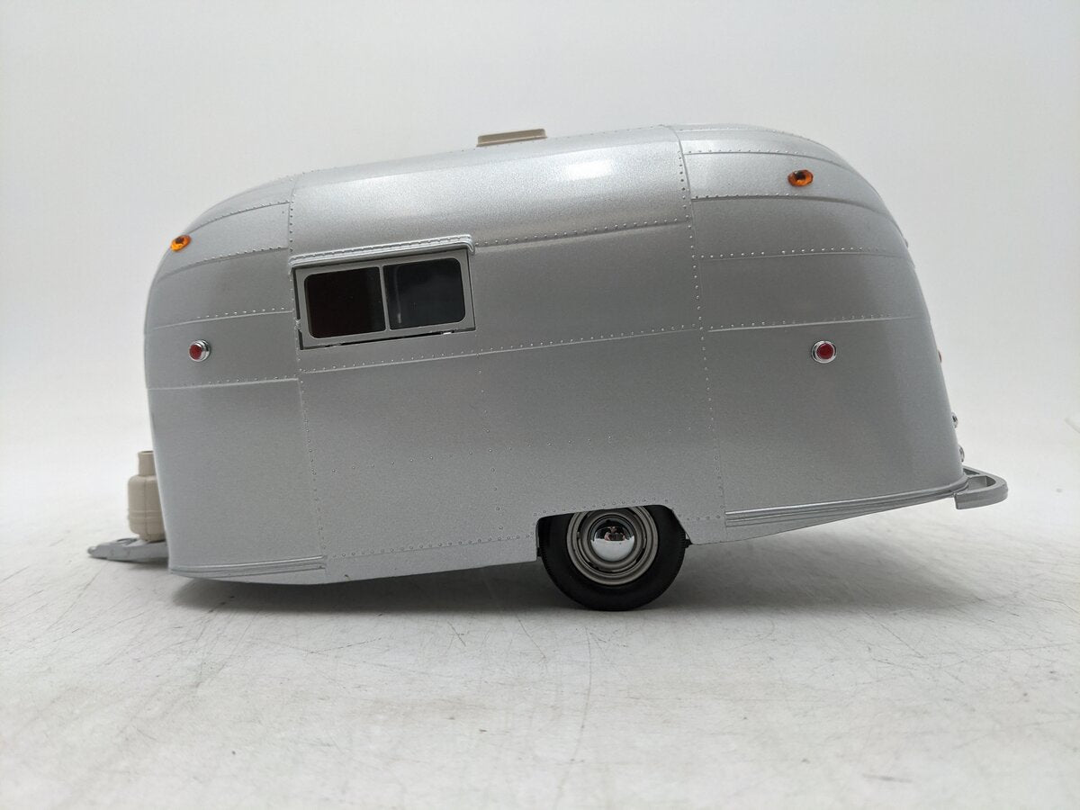Motor City 2782 1:18 Scale Classics Airstream Trailer EX