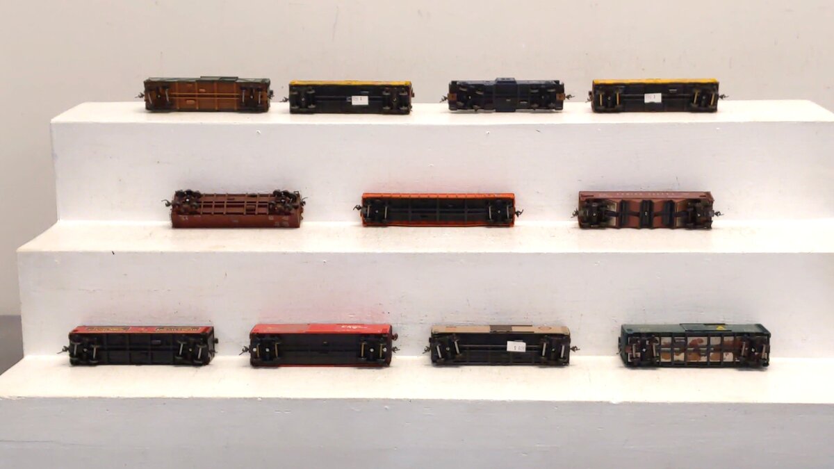Custom HO Scale Assorted Freight Cars [11]