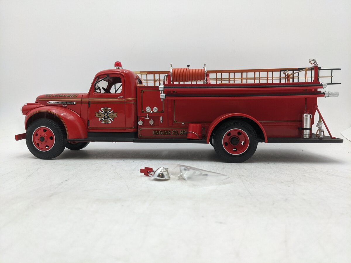 Die Cast Promotions 1:16 1941 GMC Pumper Fire Truck EX
