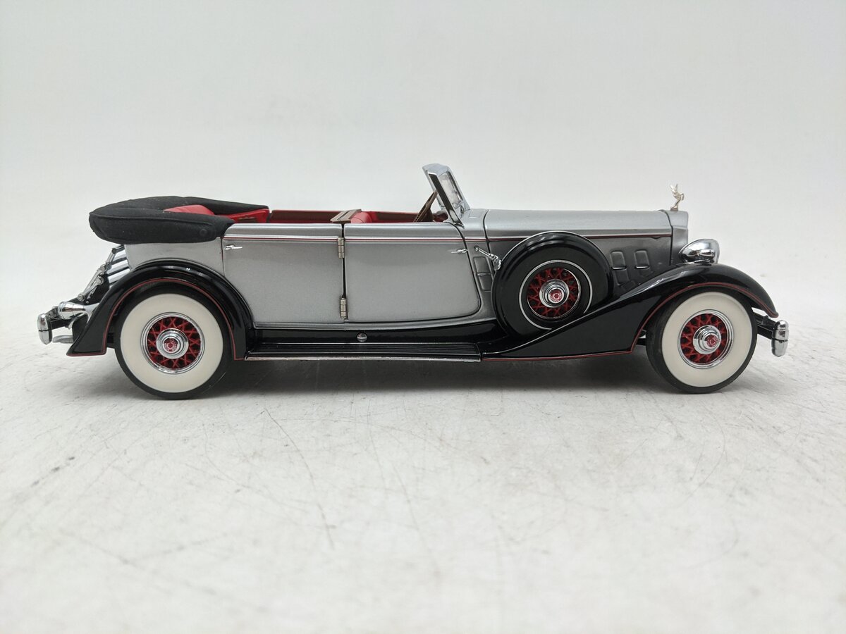 Franklin Mint 1:24 Scale 1934 Packard W/ Display Case EX