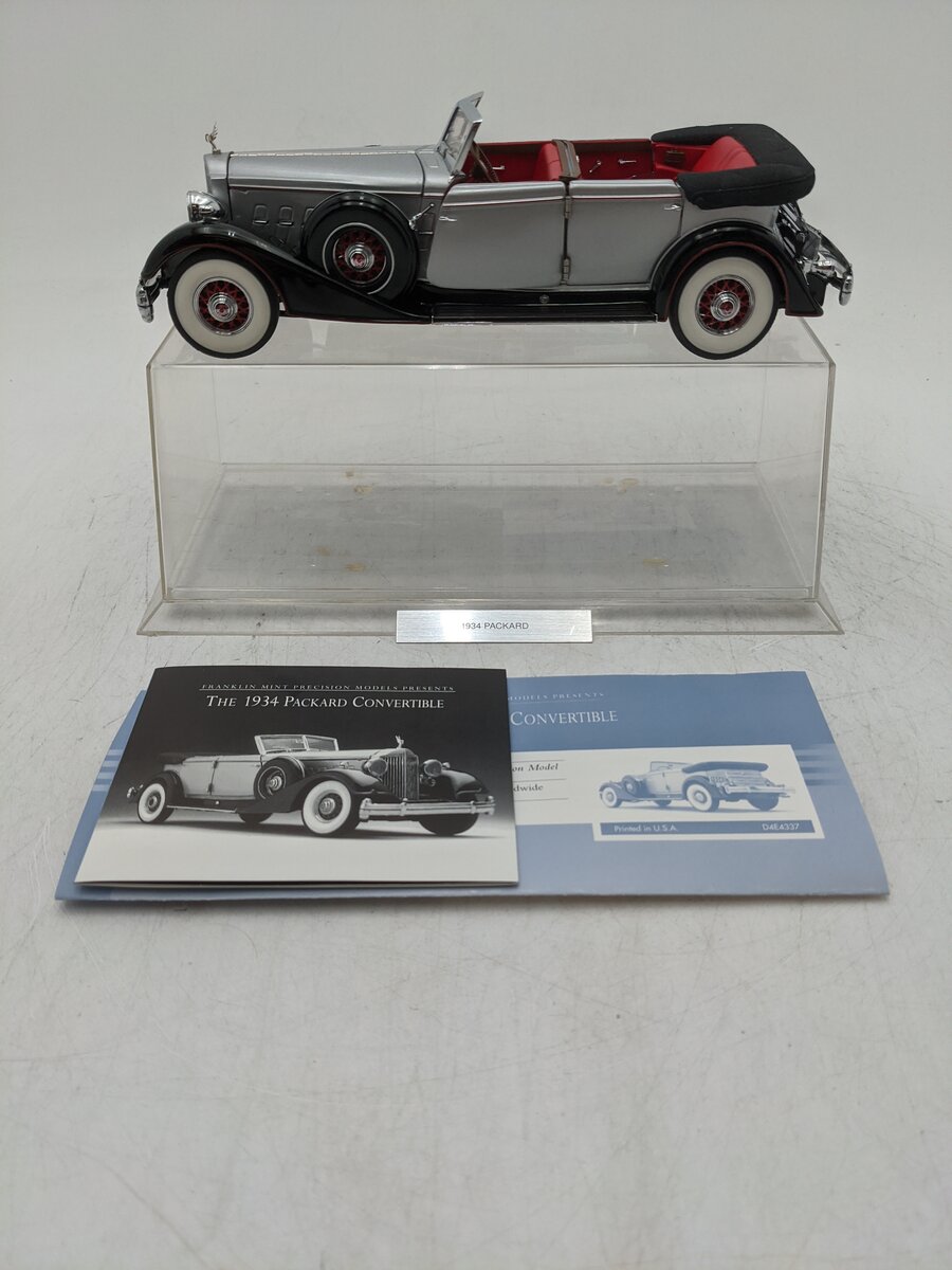 Franklin Mint 1:24 Scale 1934 Packard W/ Display Case EX